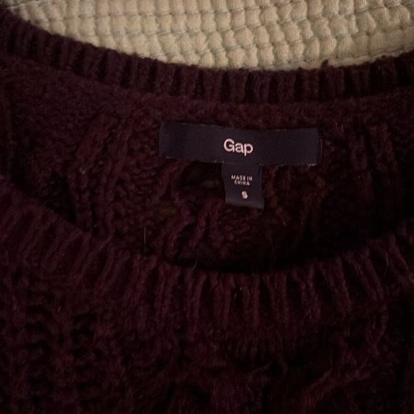 Gap Red Knit - Picture 3 of 3
